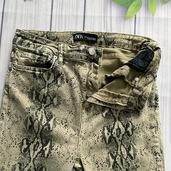 ZARA Snakeskin Print Highrise Skinny Jeans, Size 6 - Picture 4 of 12